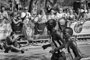 jiuyou-非洲锦标赛中，南非队奋勇拼搏，冲击历史第一高光，南非洲杯小组赛